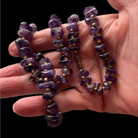 Vintage Jewelry - Vintage graduating amethyst chip bead necklace with gold accents